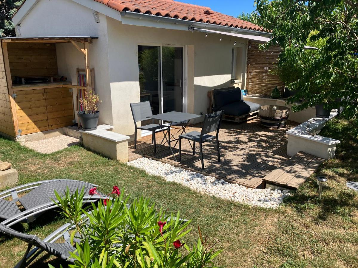Gite Bambou Avec Piscine Saint-Andeol-le-Chateau ภายนอก รูปภาพ